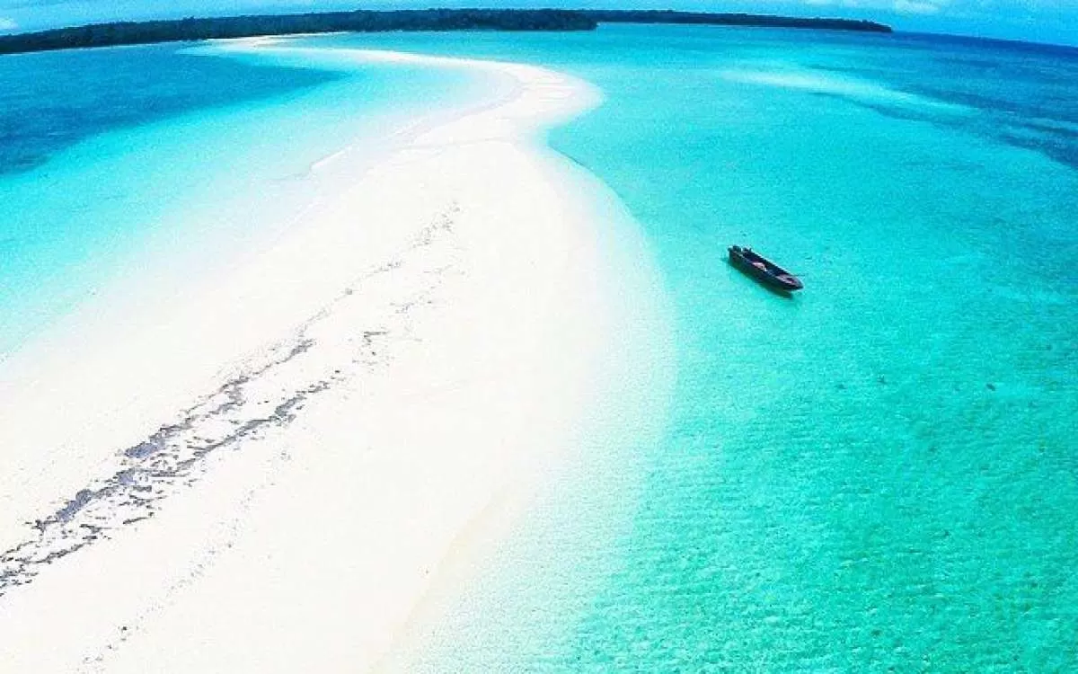 Pantai Ngurtafur: Tempat Wisata di Maluku yang Extraordinary